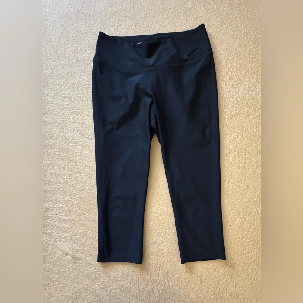 Nike Black Leggings Capri Length